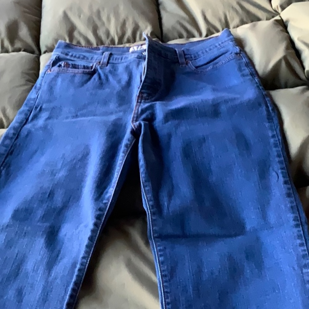 Women’s Levi’s jeans